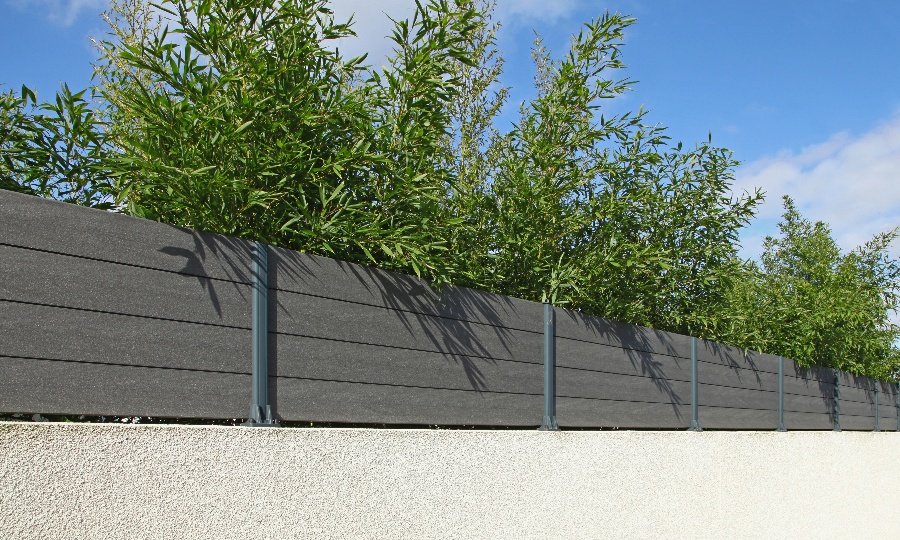 A Wood or Composite Fence - Which Should You Choose