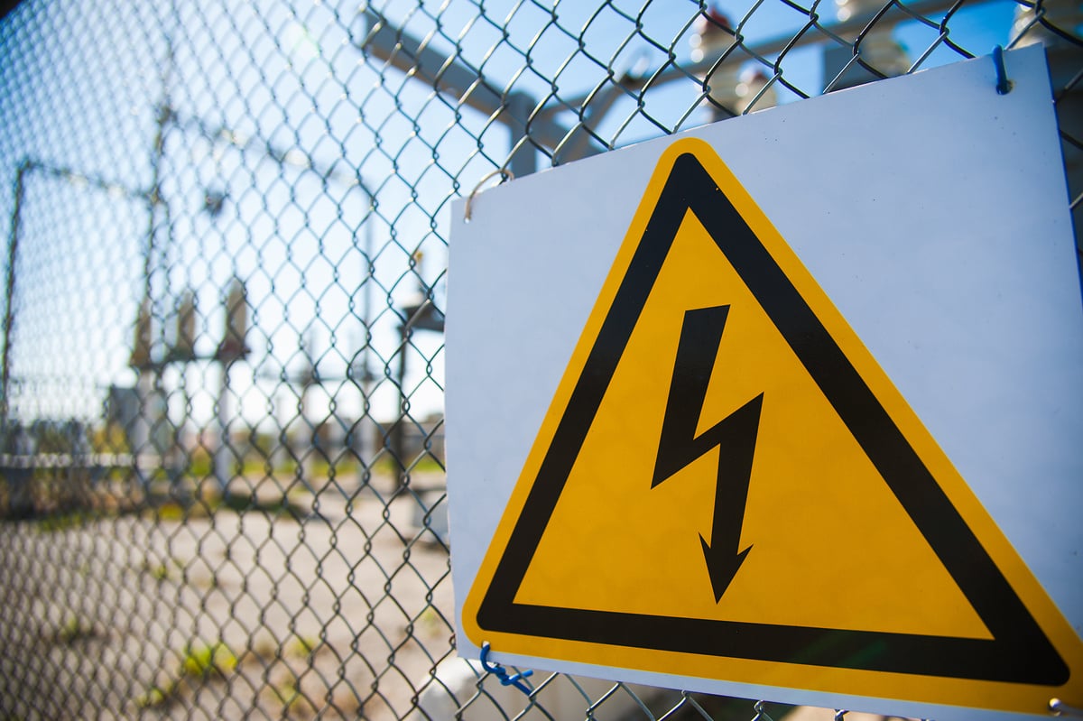 7 Electrical Safety Benefits of Fiberglass Tool Handles