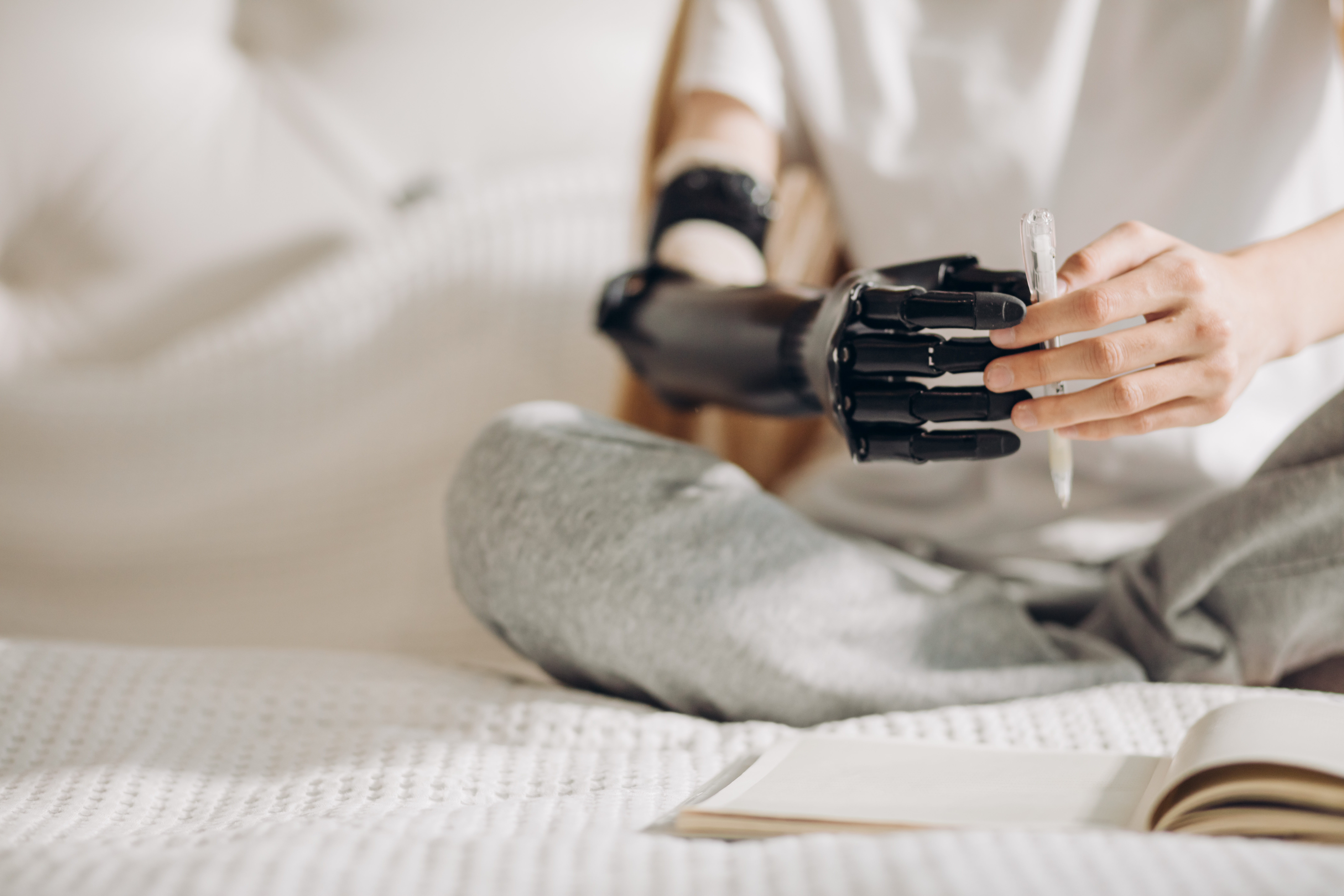Bionic Hand Built Using Carbon Fiber